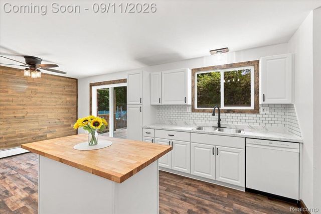 9985 Cedar Island Road, White Lake Charter Township, MI 48386