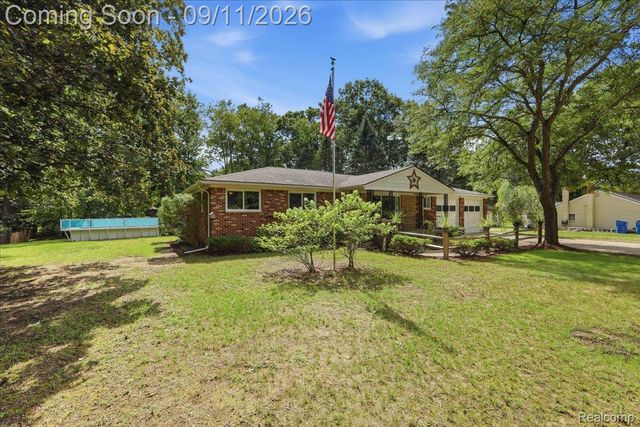 9985 Cedar Island Road, White Lake Charter Township, MI 48386