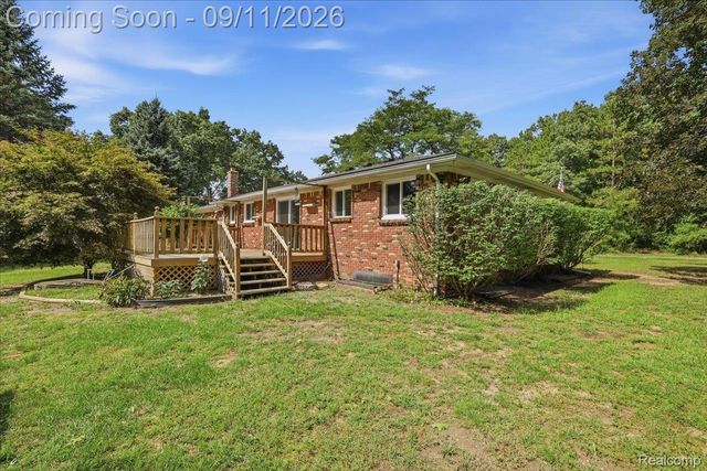 9985 Cedar Island Road, White Lake Charter Township, MI 48386