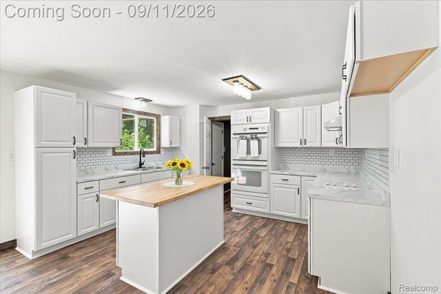 9985 Cedar Island Road, White Lake Charter Township, MI 48386