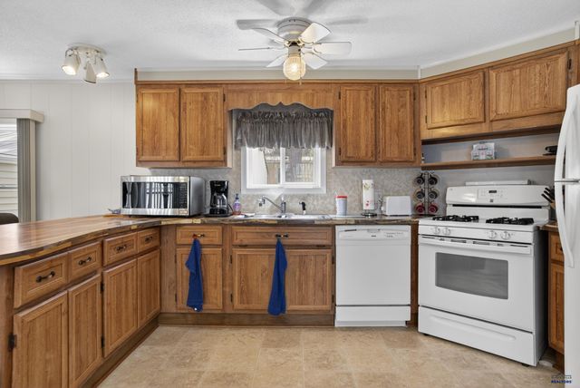 3211 VANOCKER DR, Sturgis, SD 57785