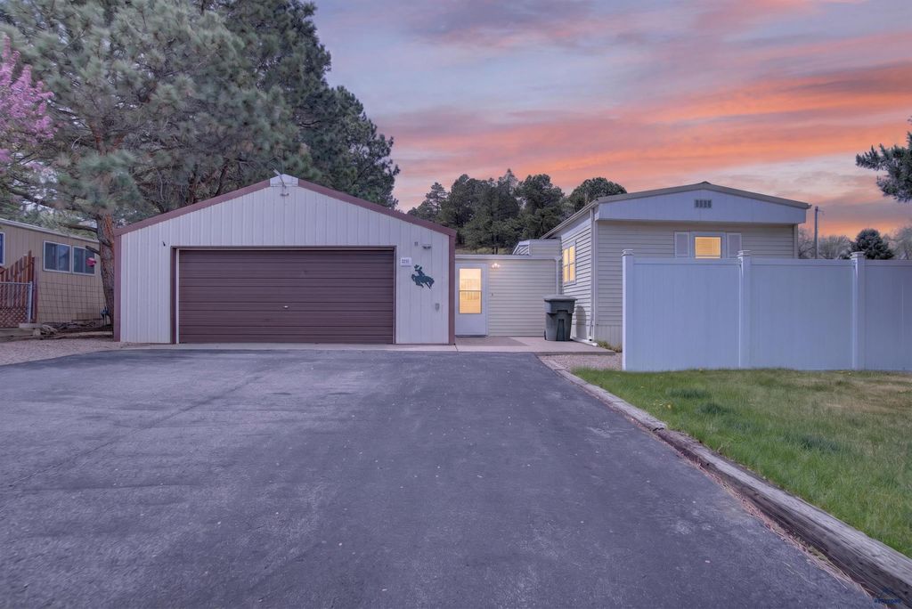 3211 VANOCKER DR, Sturgis, SD 57785