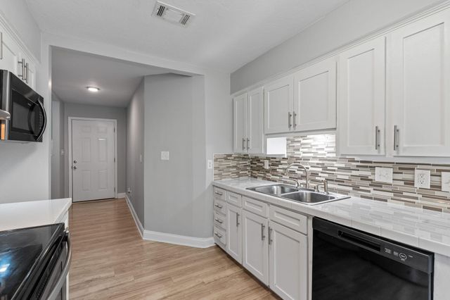 44 Sharmont Dr., Hattiesburg, MS 39402