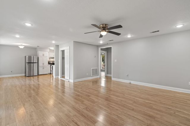 44 Sharmont Dr., Hattiesburg, MS 39402