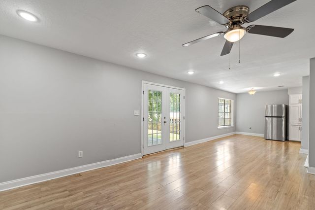 44 Sharmont Dr., Hattiesburg, MS 39402