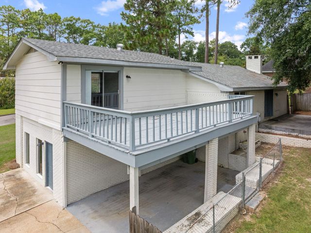 44 Sharmont Dr., Hattiesburg, MS 39402