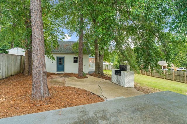 44 Sharmont Dr., Hattiesburg, MS 39402