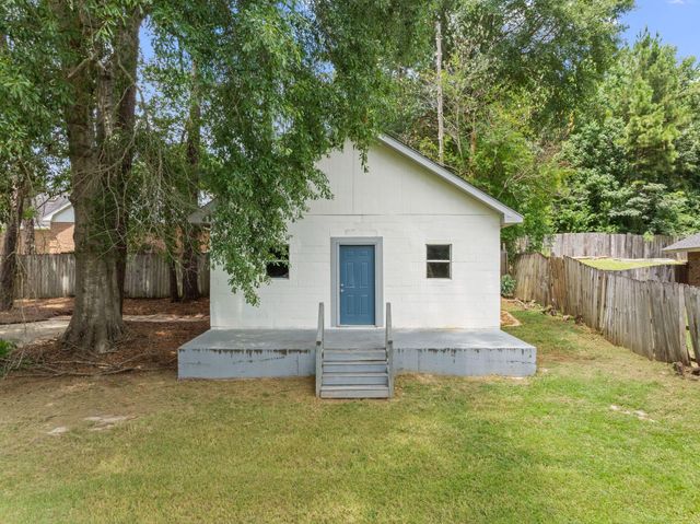 44 Sharmont Dr., Hattiesburg, MS 39402