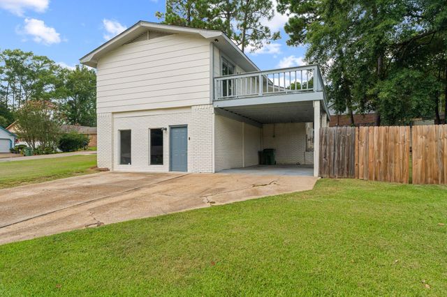 44 Sharmont Dr., Hattiesburg, MS 39402