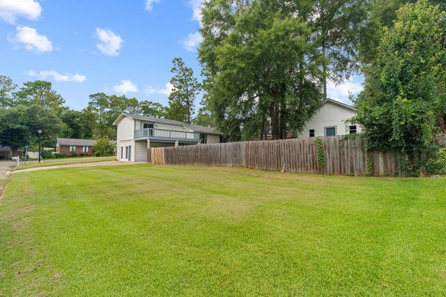 44 Sharmont Dr., Hattiesburg, MS 39402