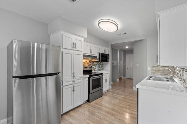 44 Sharmont Dr., Hattiesburg, MS 39402
