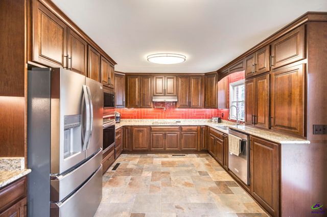 26 Mansfield Drive, Hawkinsville, GA 31036