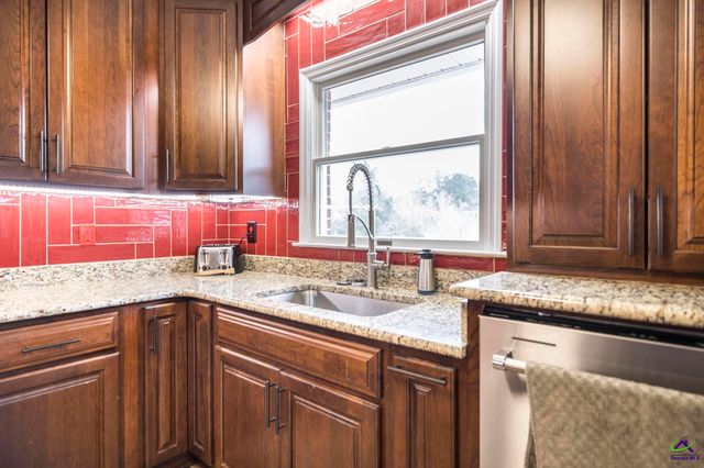 26 Mansfield Drive, Hawkinsville, GA 31036