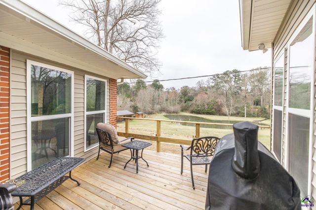 26 Mansfield Drive, Hawkinsville, GA 31036