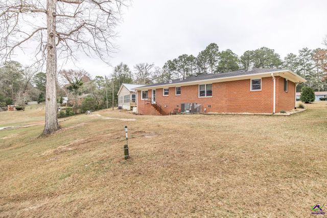 26 Mansfield Drive, Hawkinsville, GA 31036