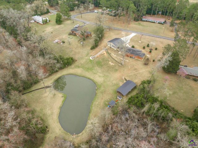 26 Mansfield Drive, Hawkinsville, GA 31036