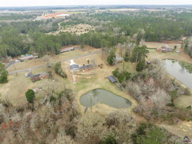 26 Mansfield Drive, Hawkinsville, GA 31036