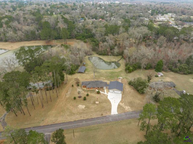 26 Mansfield Drive, Hawkinsville, GA 31036