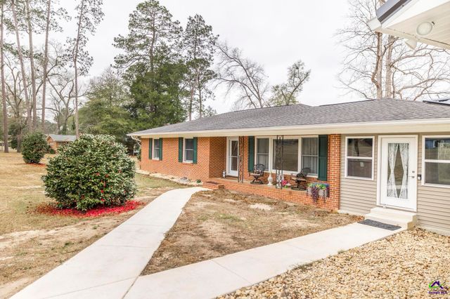 26 Mansfield Drive, Hawkinsville, GA 31036