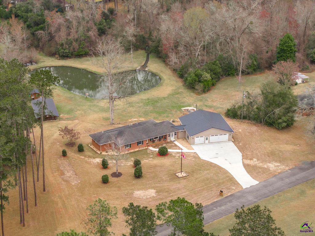 26 Mansfield Drive, Hawkinsville, GA 31036