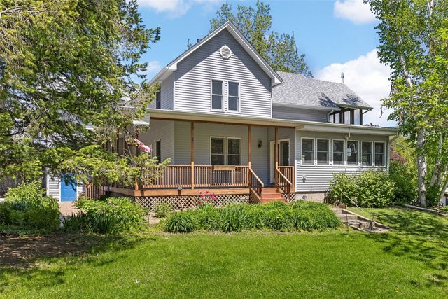 1828 NE Shady Ln, North Liberty, IA 52317