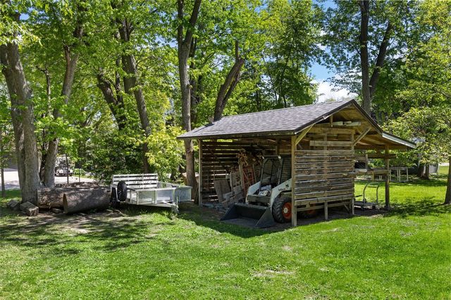 1828 NE Shady Ln, North Liberty, IA 52317