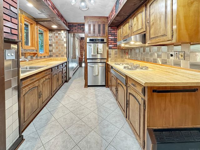 420 Boston Post Road, East Lyme, CT 06333