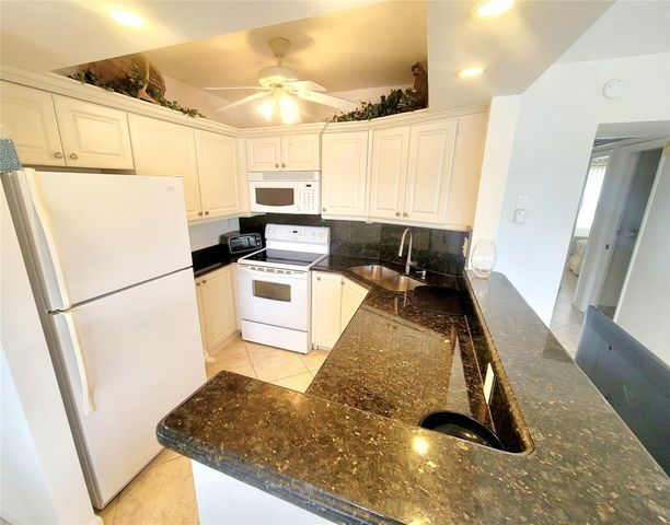 3200 NE 7th Court 208A, Pompano Beach, FL 33062