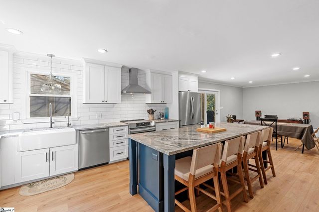 18 Dera Street, Greenville, SC 29615