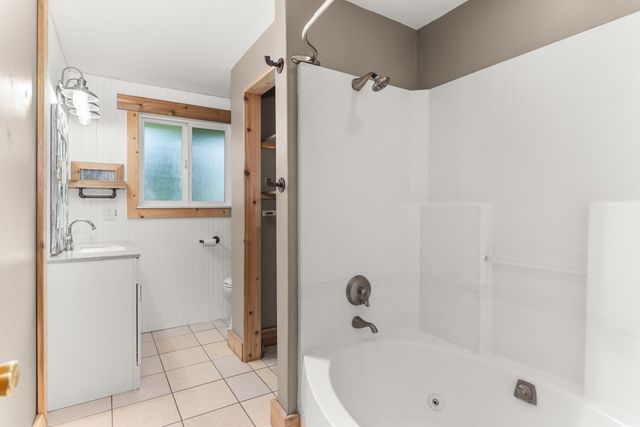 17606 N Michael Rd, Colbert, WA 99005