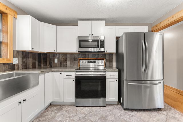 17606 N Michael Rd, Colbert, WA 99005