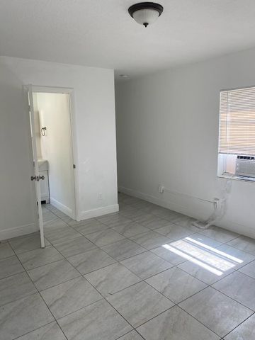 508 57th Street 2 B, West Palm Beach, FL 33407