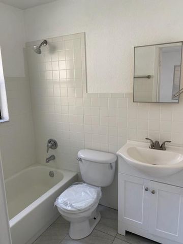 508 57th Street 2 B, West Palm Beach, FL 33407