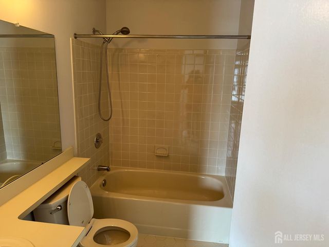 13 DARTMOUTH Way, North Brunswick, NJ 08902