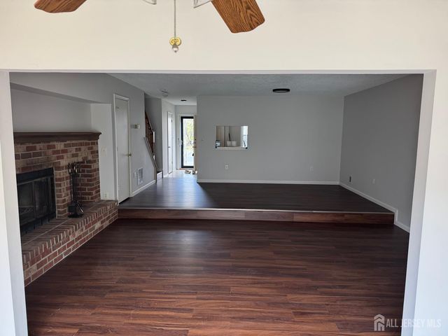 13 DARTMOUTH Way, North Brunswick, NJ 08902