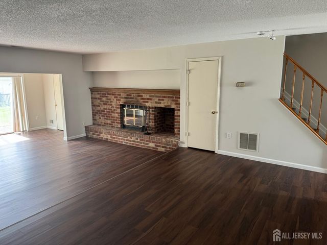 13 DARTMOUTH Way, North Brunswick, NJ 08902