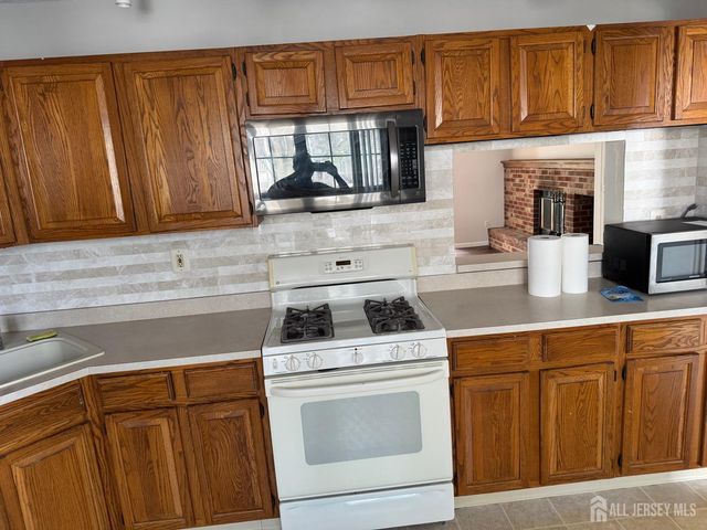 13 DARTMOUTH Way, North Brunswick, NJ 08902