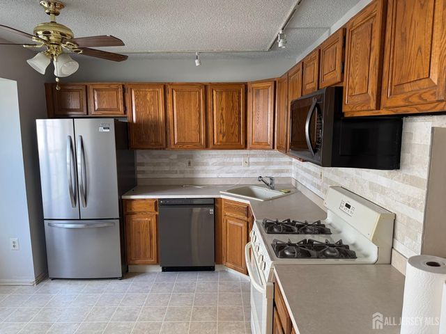 13 DARTMOUTH Way, North Brunswick, NJ 08902