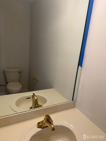 13 DARTMOUTH Way, North Brunswick, NJ 08902