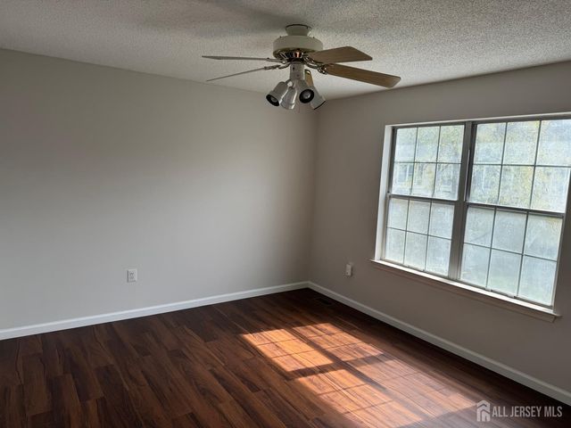 13 DARTMOUTH Way, North Brunswick, NJ 08902