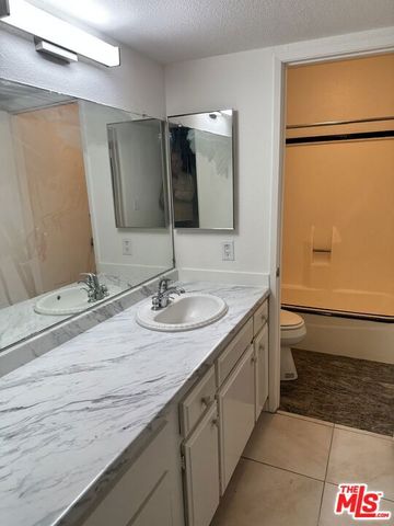 22100 Burbank Boulevard 301A, Woodland Hills (los Angeles), CA 91367