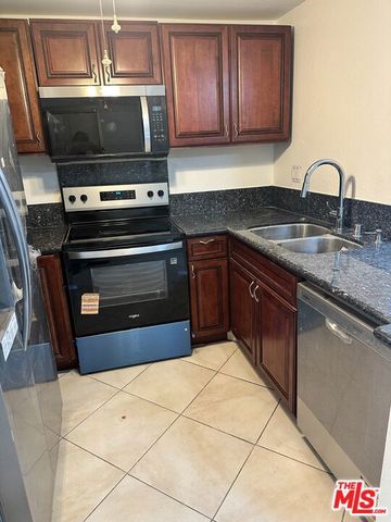 22100 Burbank Boulevard 301A, Woodland Hills (los Angeles), CA 91367