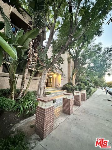 22100 Burbank Boulevard 301A, Woodland Hills (los Angeles), CA 91367