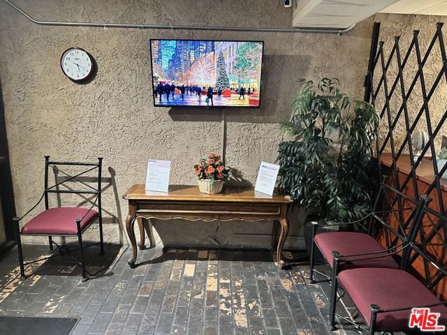 22100 Burbank Boulevard 301A, Woodland Hills (los Angeles), CA 91367