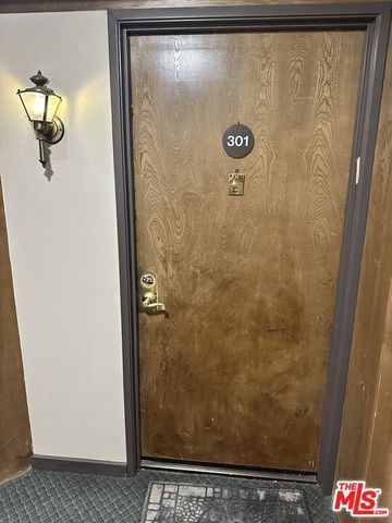 22100 Burbank Boulevard 301A, Woodland Hills (los Angeles), CA 91367