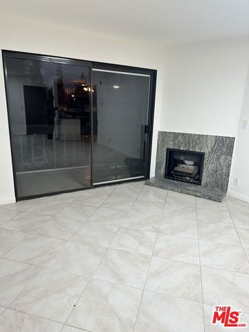 22100 Burbank Boulevard 301A, Woodland Hills (los Angeles), CA 91367