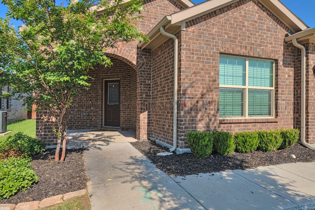 8305 Twisted Pine Way, Fort Worth, TX 76131