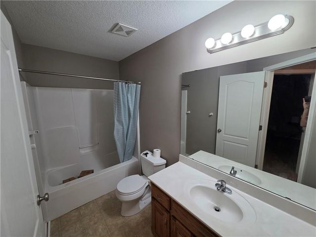 1100 Hampton Drive, Raymore, MO 64083