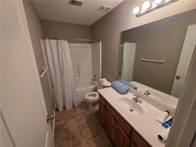 1100 Hampton Drive, Raymore, MO 64083