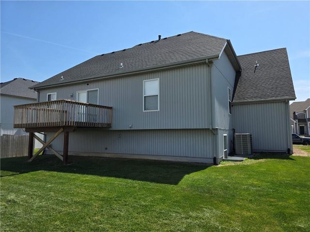 1100 Hampton Drive, Raymore, MO 64083